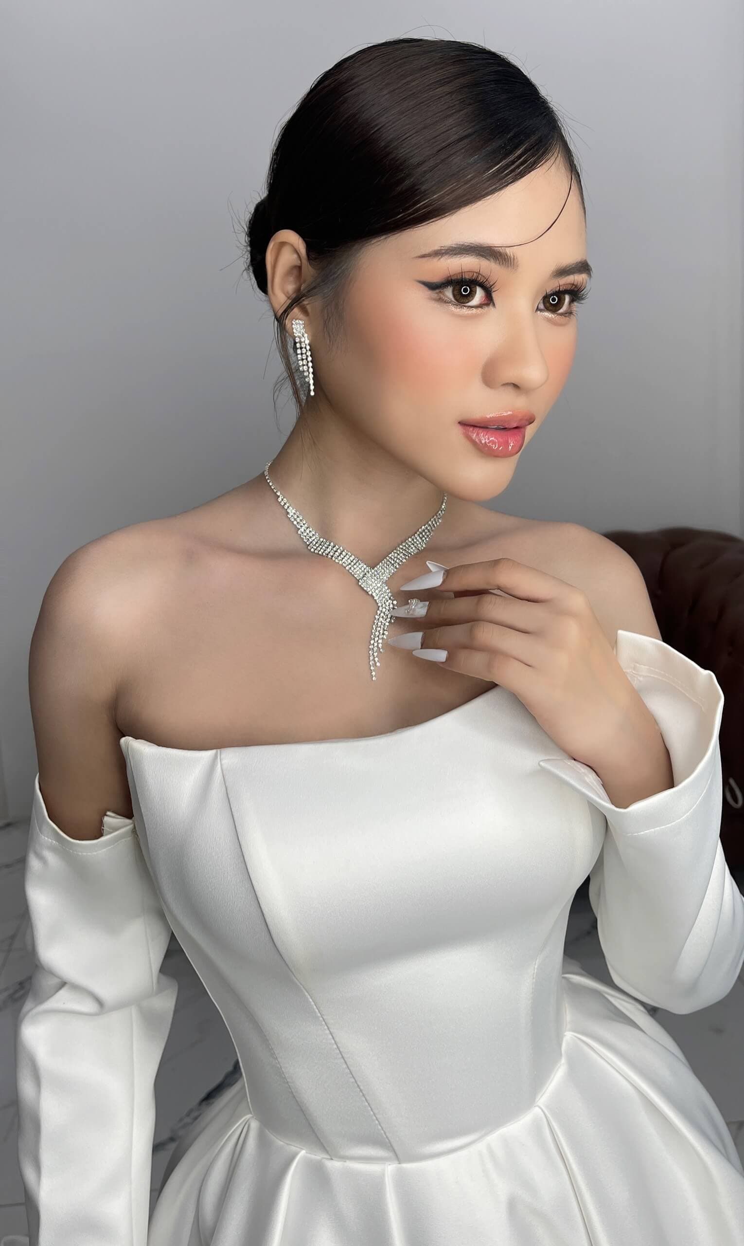 Elegant bridal makeup with pearl accessories